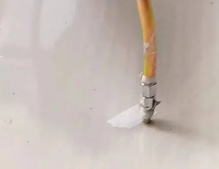 望奎瓷砖空鼓维修公司专业解答在瓷砖铺贴过程中，如果使用的砂料过粗（如全部使用了粗砂），可能会导致以下问题